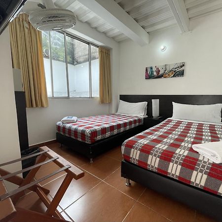 Hostal Lleras Calle 8 Medellín Exterior foto